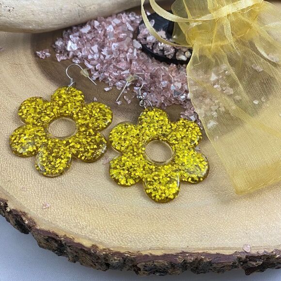 Large Lucite Yellow Glitter Flower Retro Earrings - Picture 1 of 3